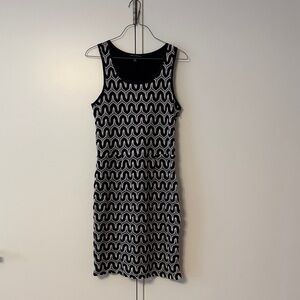 Black & White Wavy Knit Knee Length Dress
